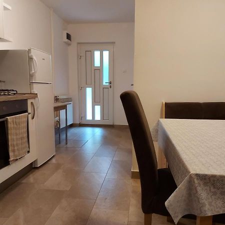 Apartment Ana 伊佐拉 外观 照片
