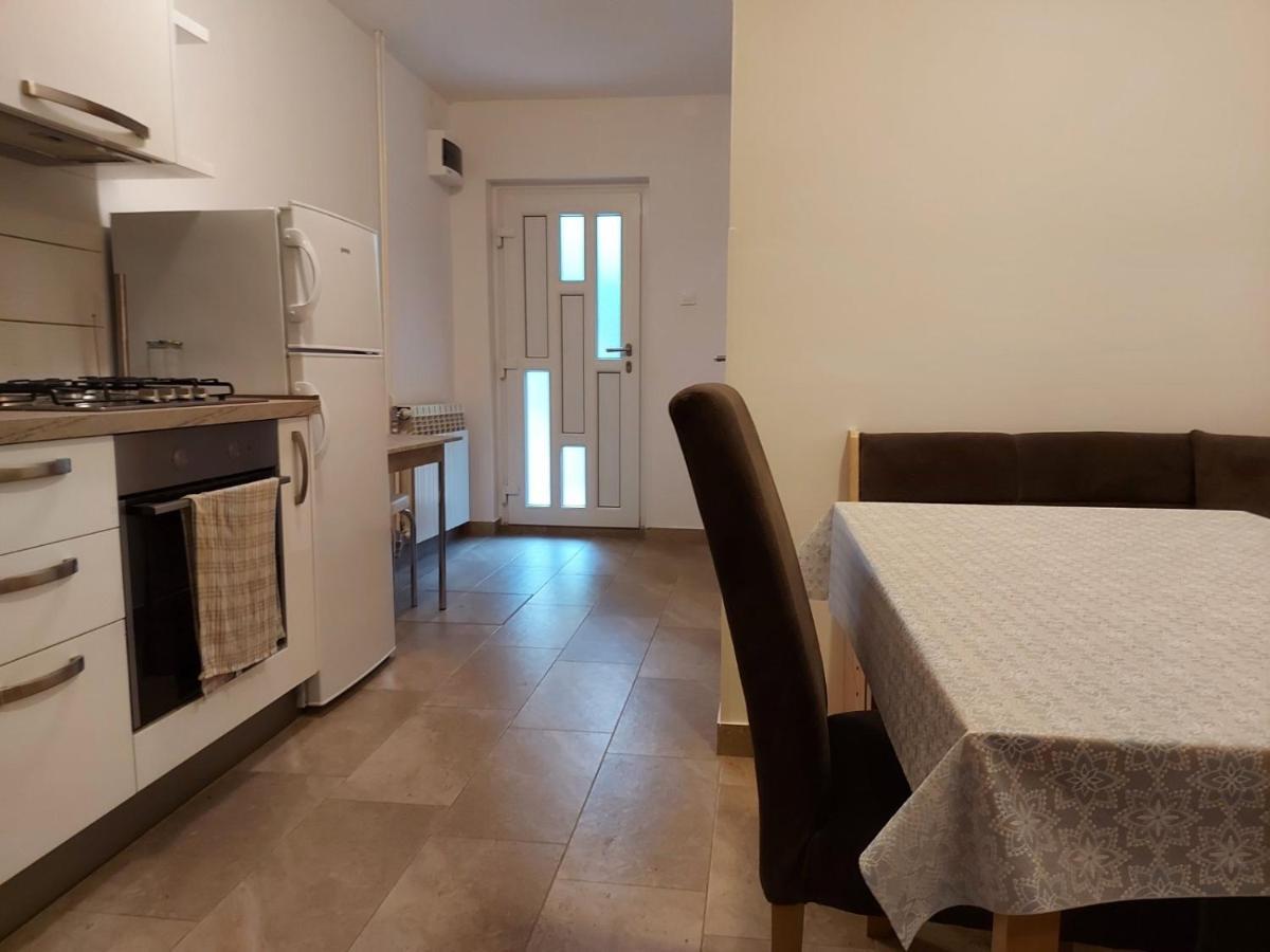 Apartment Ana 伊佐拉 外观 照片
