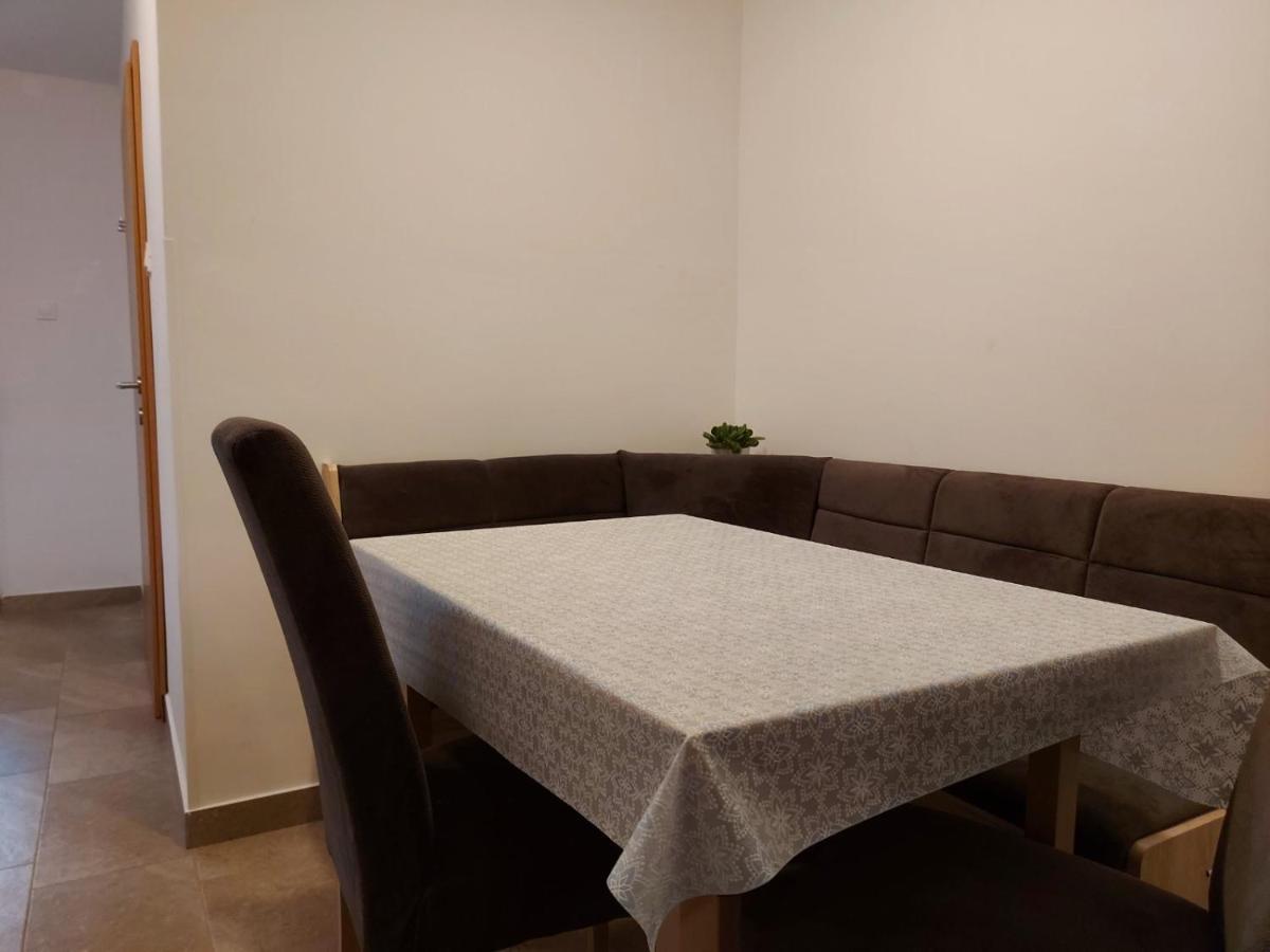 Apartment Ana 伊佐拉 外观 照片