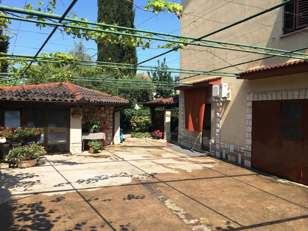 Apartment Ana 伊佐拉 外观 照片
